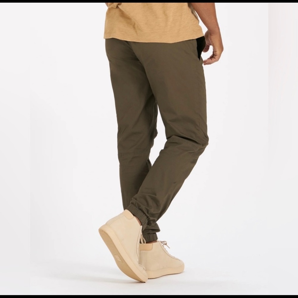 NWT Vuori Ripstop Traveler Jogger in Dark Oregano. Size M. Men’s. V434